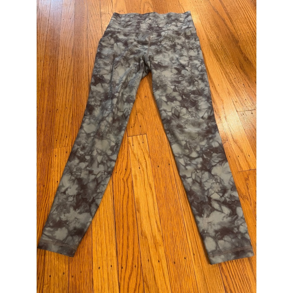 Athleta Salutation Stash Pocket II Printed 7/8 Leggings Grey Tie Dye Yoga Small